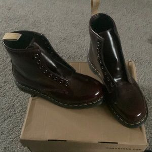 Dr Martin boots burgundy only worn 2 times